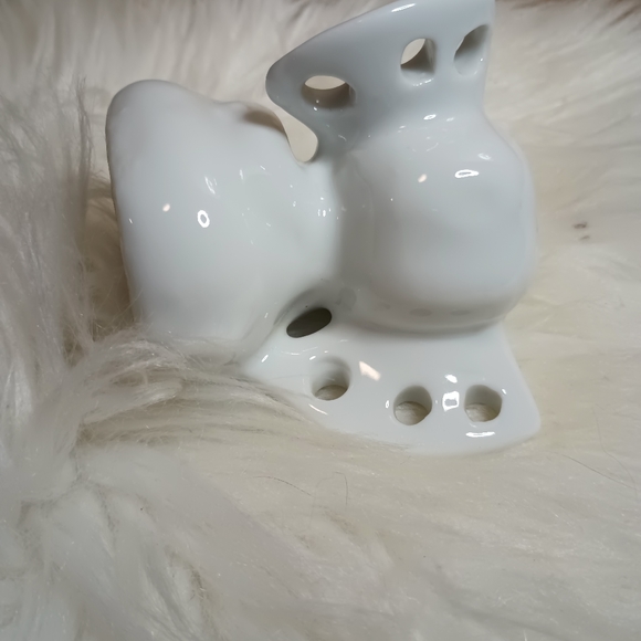 vintage elephant earrings holder trunk up for good luck! - Picture 6 of 6